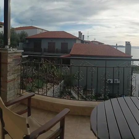 πανσιον αγγελοσ μαναρη Lägenhet Ouranoupoli